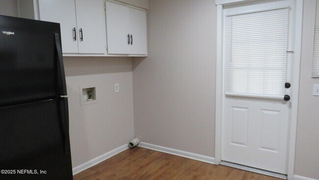 Photo - 1160 Mohawk St