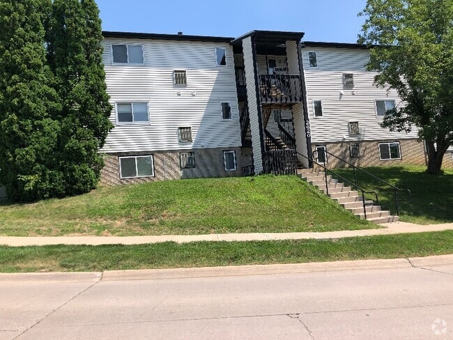 Building Photo - 2620 Westwinds Dr Rental