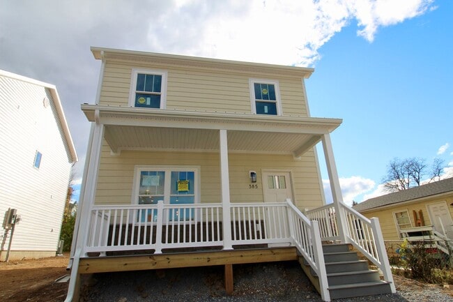 Building Photo - Brand new home in downtown Harrisonburg.