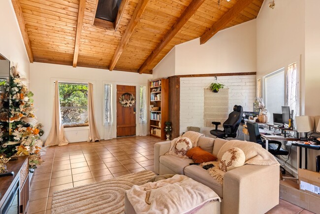 Photo - 3700 Las Pilitas Rd Unidad East Wing