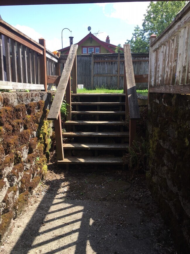 separate entrance - 8032 SE Yamhill St