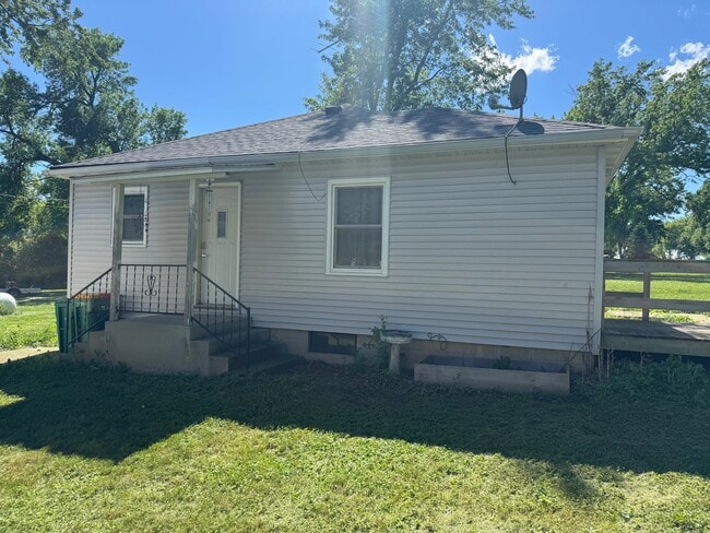 Photo - 107 W Laurel St