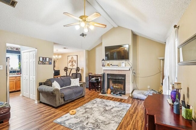 Photo - 111 Omega St Unit B