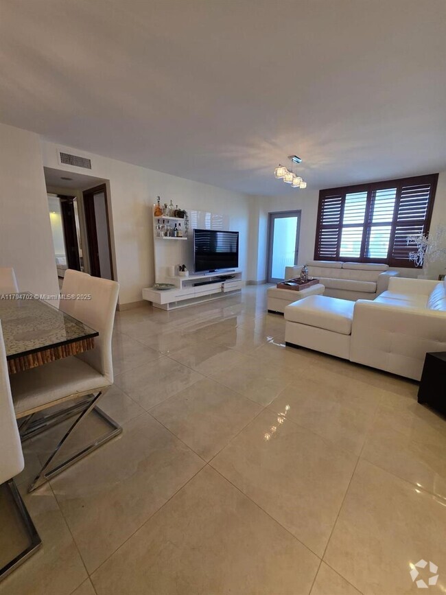 Building Photo - 9225 Collins Ave Unit 1409 Rental