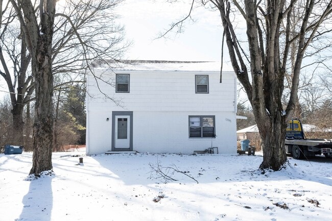 Building Photo - 2 bedroom 1 bath