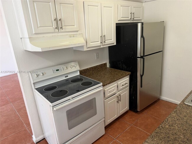 Building Photo - 401 SW 13th Pl Unit 723