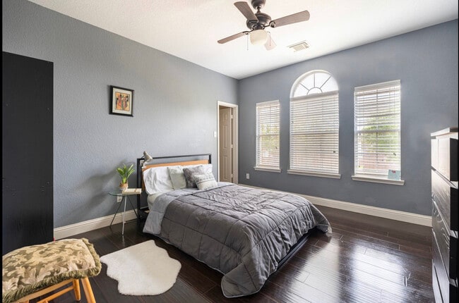 Building Photo - 511 Summer Mist Ln Unit Beautiful Bedroom
