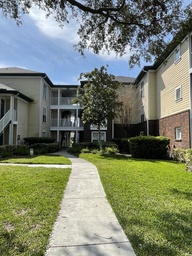 front of building - 10122 Winsford Oak Blvd Condo Unit 419