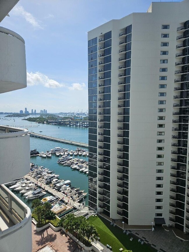 Building Photo - 1717 N Bayshore Dr Unit A-2442 Rental