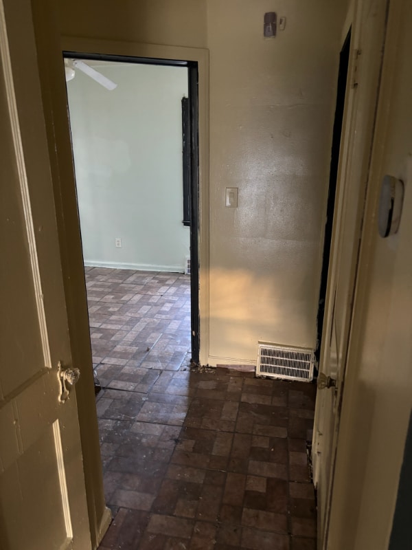 Photo - 20438 Russell St