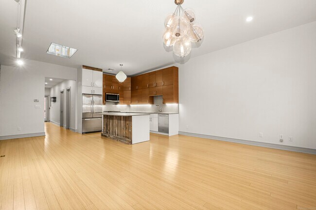 Photo - 343 Greenwich Ave