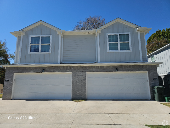 Building Photo - 955 S Benchmark Ln Unit 955 S benchmark  2A Rental