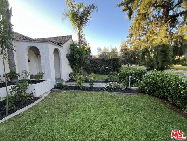 Photo - 101 N La Peer Dr