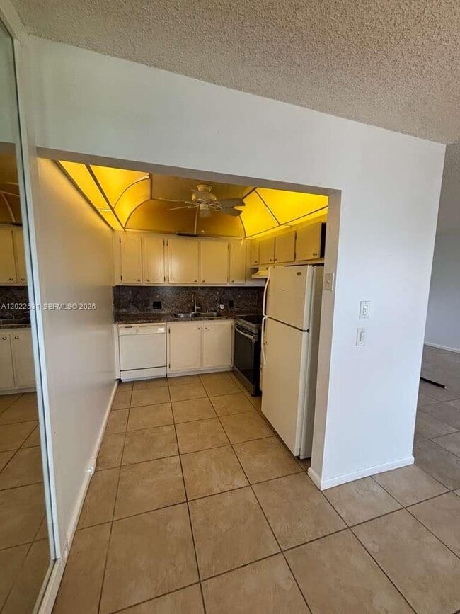 Photo - 531 Fanshaw M Unit 531