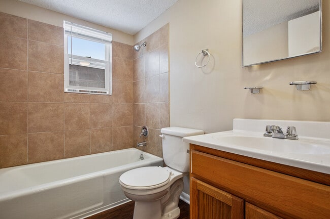 Photo - Brentwood Park Apartments