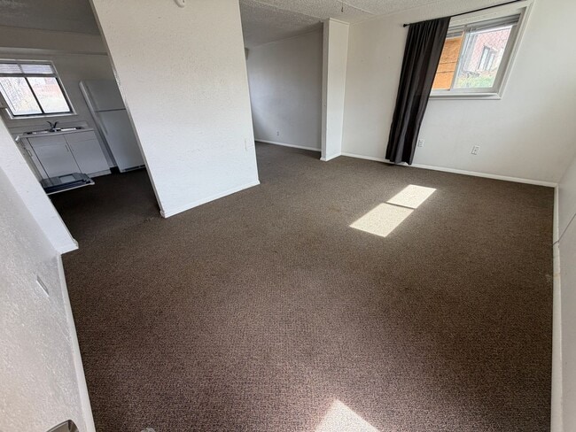 Building Photo - 323 Covert Ln Unit 1/2