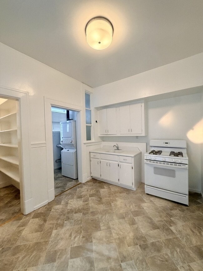 Photo - 1569 Powell St