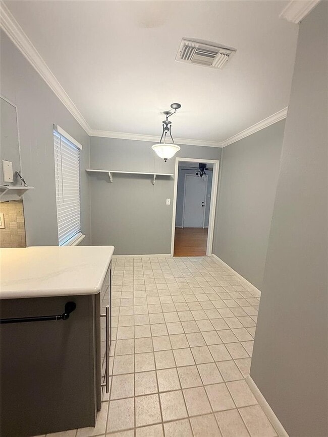 Photo - 4833 Hazelton St