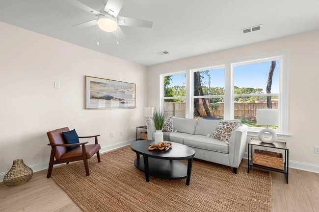 Photo - 929 Battery Ave