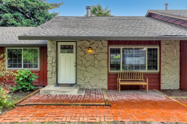 Photo - 9424 SW Siletz Dr