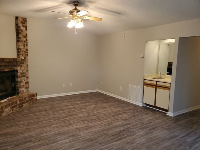 Photo - 2 Bedroom, 2 Bath Georgetown townhome with Community Pool, Tennis court, and Playground!
