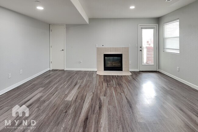 Photo - 970 S Dawson Way