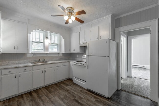 Building Photo - 300 Dunlap Ave Unit B