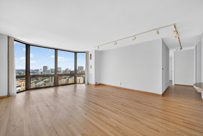 Photo - 2650 N Lakeview Ave Unit 2801