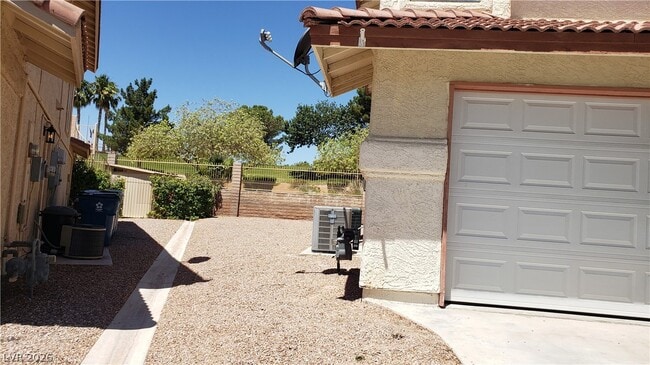 Photo - 4801 Fiesta Lakes St