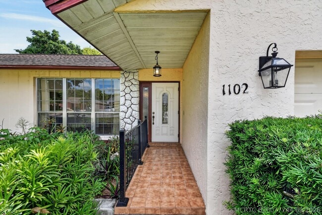 Photo - 1102 Westchester Dr E