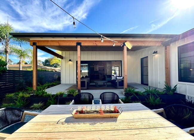 Photo - 1910 Raymond Ln Unidad Main House