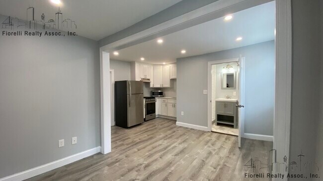 Building Photo - 95 Cottage St Unit 1 Rental
