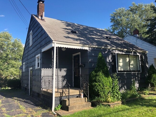 Building Photo - 2 Bedroom NE Canton House for Rent with Large Basement