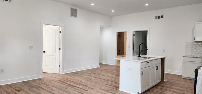 Photo - 273 Wadley St NW