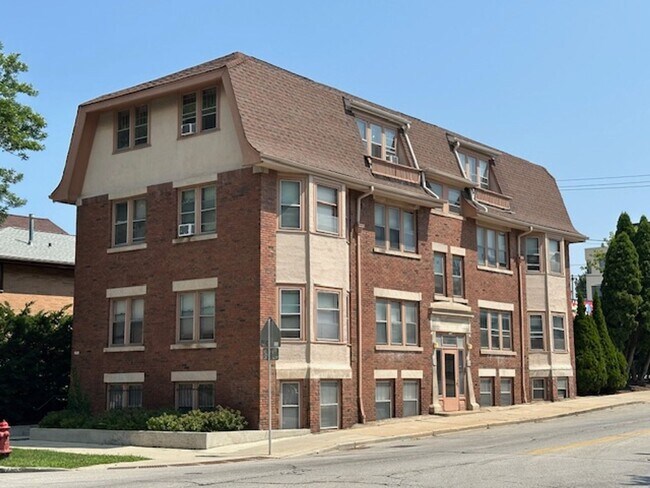 1704 E Locust St