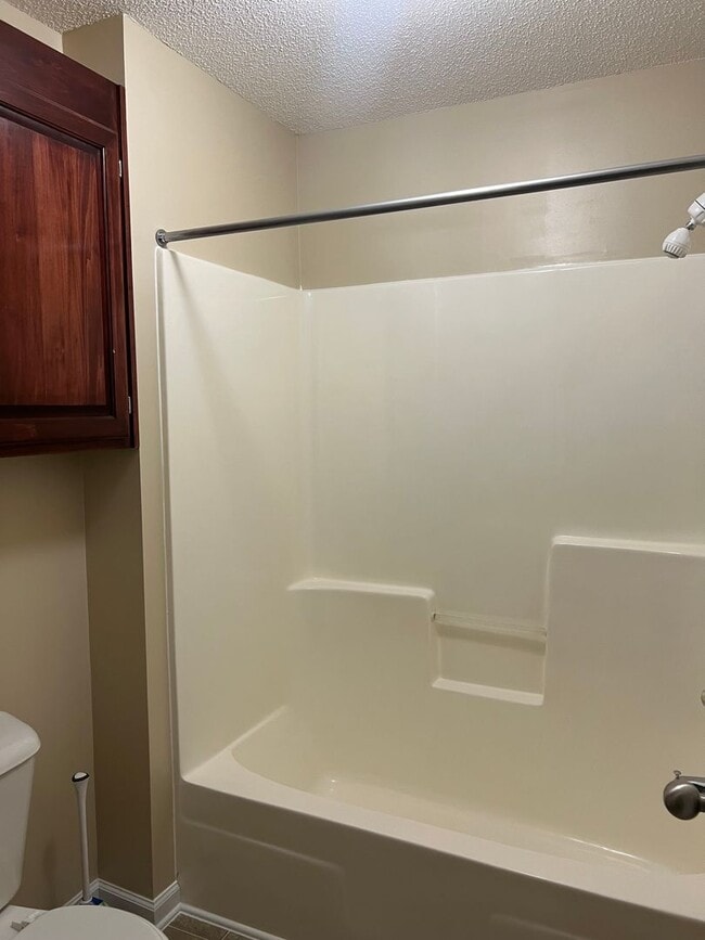 Photo - 107 Winthrope Ln