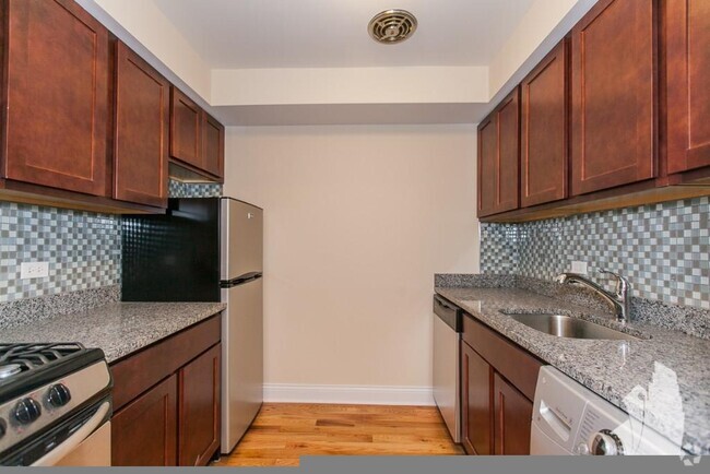 Building Photo - 555 W Arlington Pl Rental