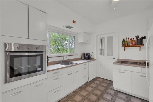 Photo - 3409 Portola Ave Unit 2