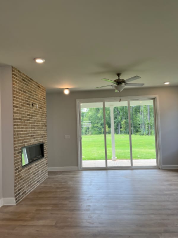 Photo - 414 Kinross Ln