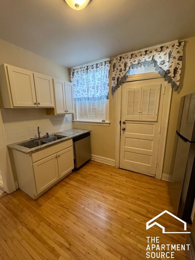 Photo - 2226 W Arthur Ave Unit 3