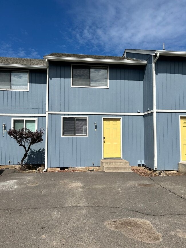 Building Photo - 846 Homedale Rd Unit 846 Homedale - B