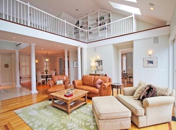 385 Barnes Rd