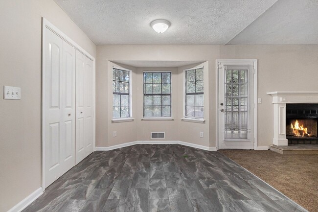Photo - 3 bdrm, 2 bath in Stone Mountain