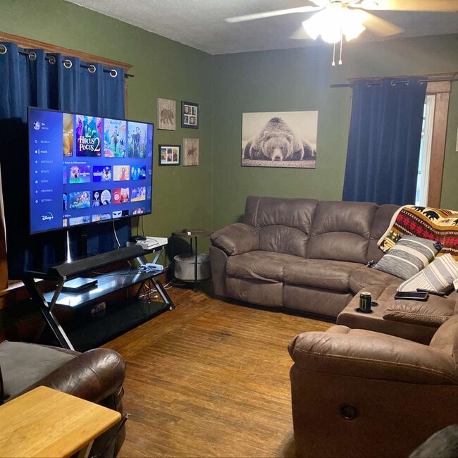 Photo - 208 S Main St