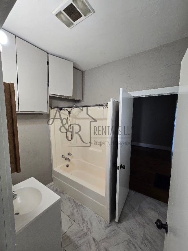 Photo - 103 E 17th St