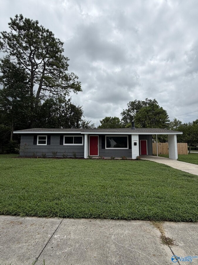 Photo - 1000 Lowell Dr SE