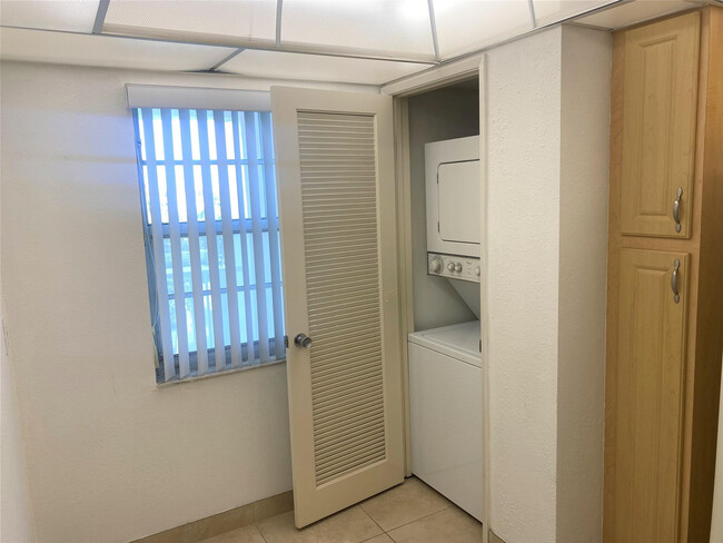 Photo - 3510 Oaks Way Unit 504