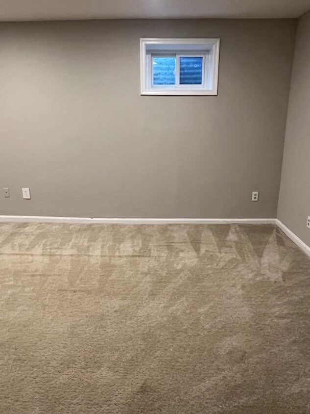 RENOVATED 3 BEDROOM TOWNHOUSE IN QUAIL VALLEY - RENOVATED 3 BEDROOM TOWNHOUSE IN QUAIL VALLEY