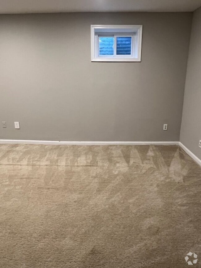 Building Photo - RENOVATED 3 BEDROOM TOWNHOUSE IN QUAIL VALLEY