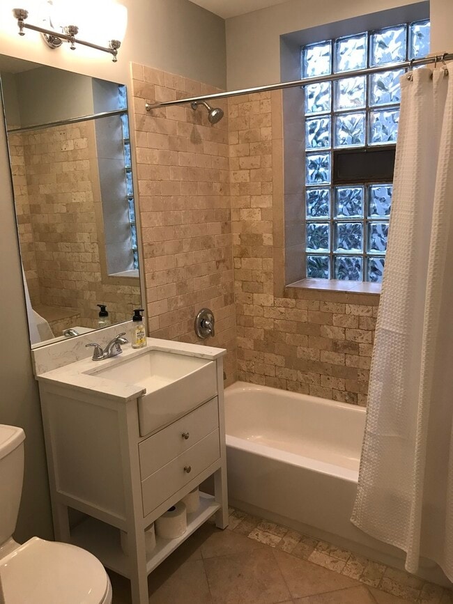 Photo - 4322 N Leavitt St
